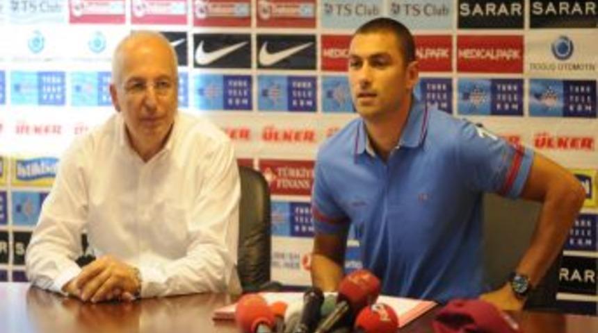Trabzonspor, Burak Yılmaz&rsquo;ın s&ouml;zleşmesini 3 yıl uzattı