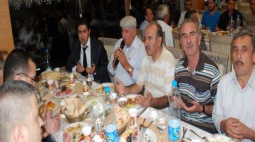 Alevi ve S&uuml;nni vatandaşlar aynı sofrada iftar yaptı