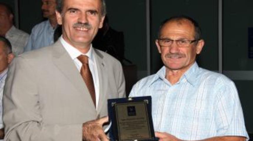 Bursa B&uuml;y&uuml;kşehir Belediyesi, emektarlarını alkışlarla uğurladı