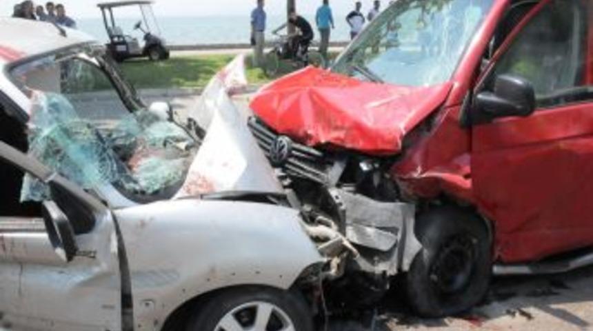 Kocaeli&rsquo;nde iki otomobil &ccedil;arpıştı: 1 &ouml;l&uuml;, 9 yaralı