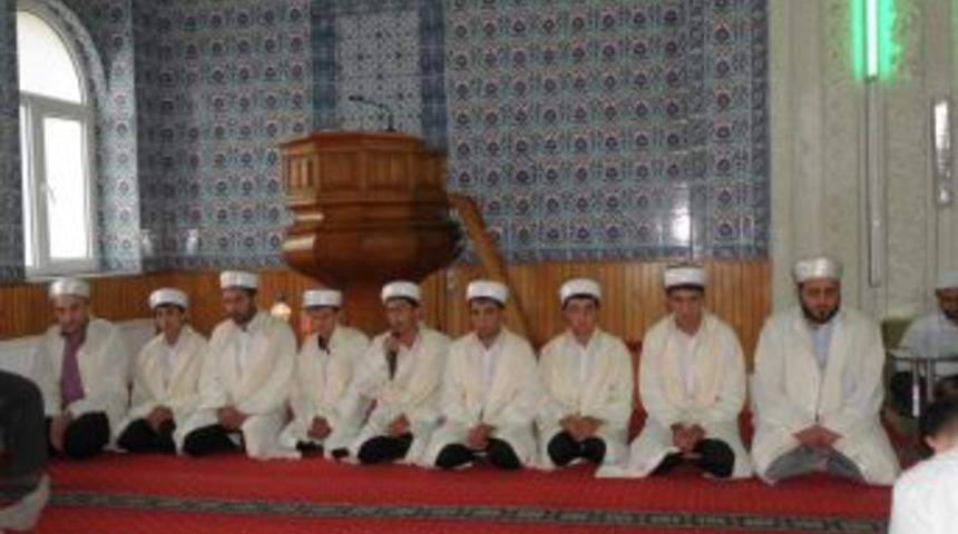 Kur'an ayında hıfzını tamamlayan Kur'an b&uuml;lb&uuml;lleri icazetlerini aldı