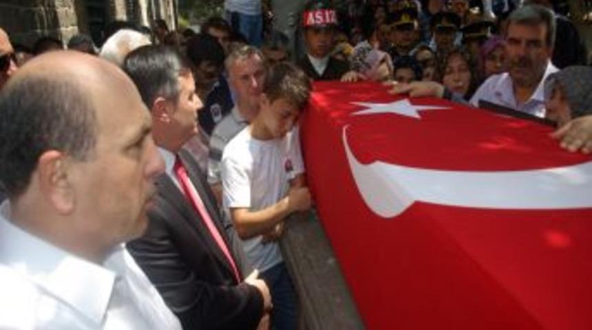 Balıkesirli şehit Teğmen S&uuml;leyman &Ouml;zoğlu dualarla uğurlandı
