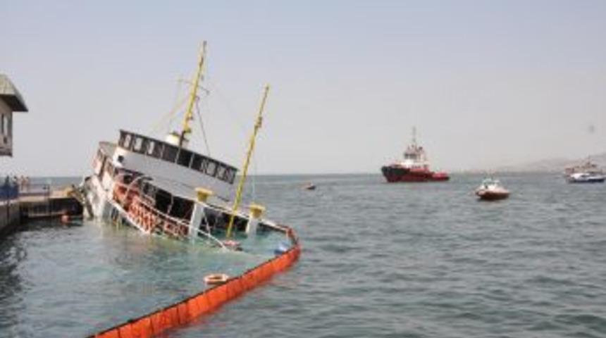 Zamanında m&uuml;dahale, mazotun İzmir K&ouml;rfezi'ne yayılmasını &ouml;nledi