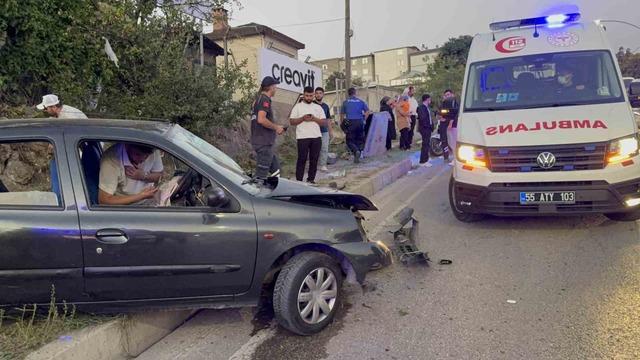Samsun&rsquo;da otomobil &ccedil;&ouml;p konteynerine &ccedil;arptı 2