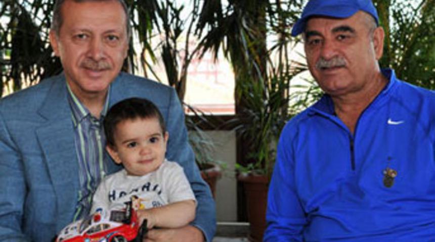 Başbakan Tatlıses'i ziyaret etti