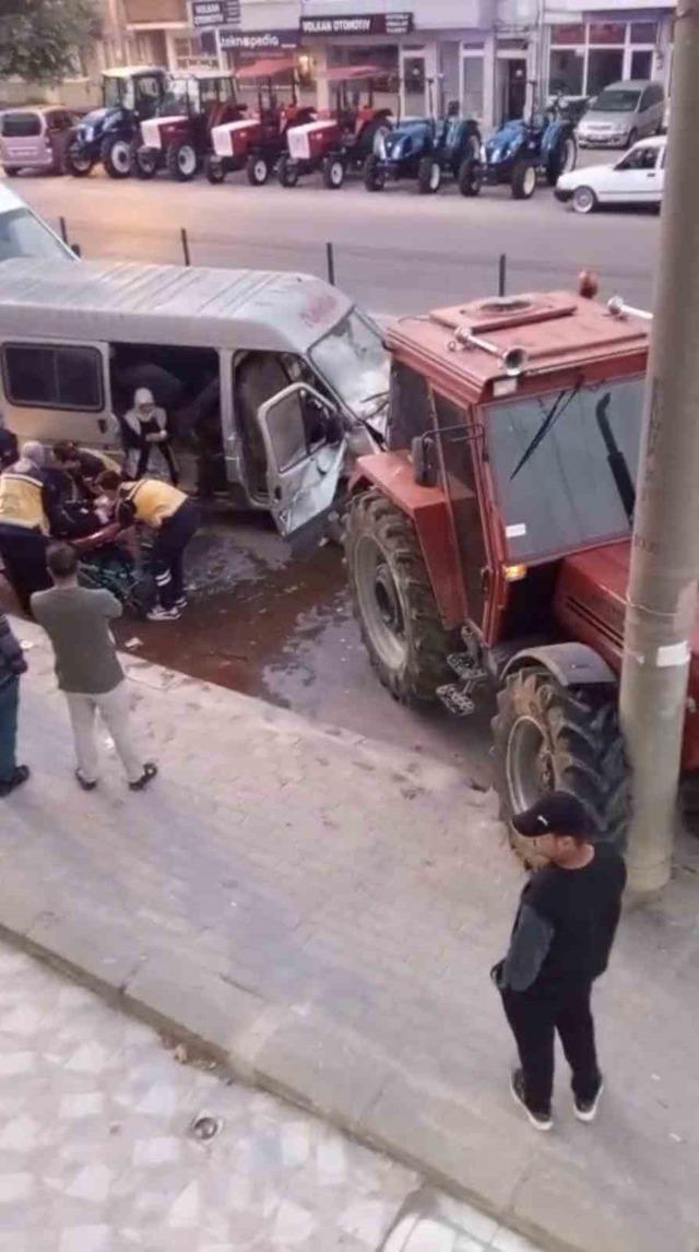 Bursa&rsquo;da trafik kazası! 10 yaralı 4
