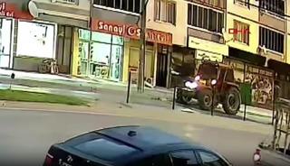 Tarım iş&ccedil;ilerini taşıyan minib&uuml;s trakt&ouml;re &ccedil;arptı: 1O yaralı