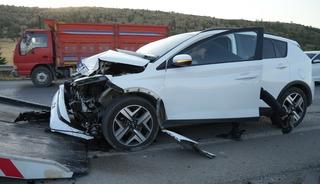 Feci kazada otomobiller hurdaya d&ouml;nd&uuml;:  4 yaralı