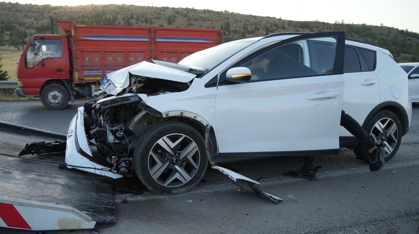 Feci kazada otomobiller hurdaya d&ouml;nd&uuml;:  4 yaralı
