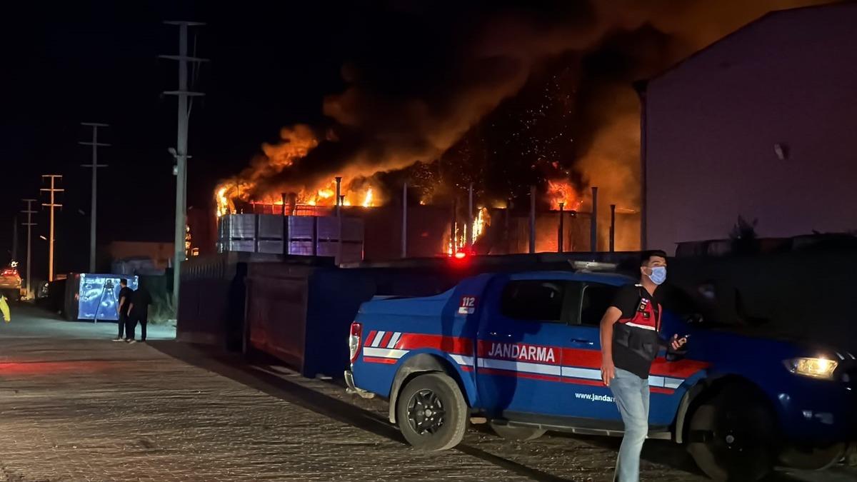 Bolu da geri dönüşüm fabrikası alevlere teslim oldu 2