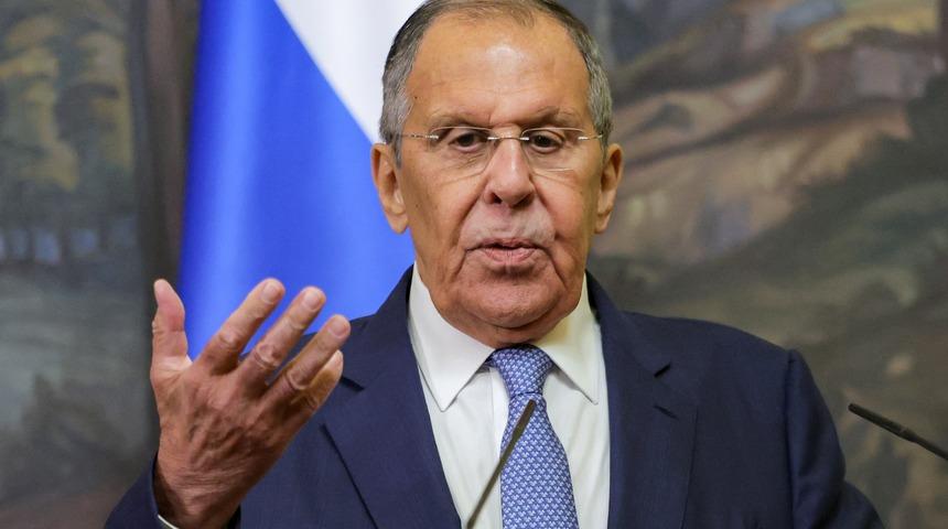 Lavrov: "Zelenskiy s&uuml;rekli seyahat ediyor, hi&ccedil;bir zaman &uuml;lkesinde bulunmuyor"