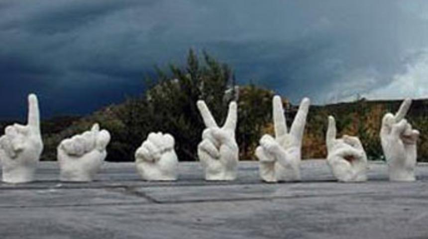 İnsanlık Anıtı'nın yıkımına ilgin&ccedil; protesto