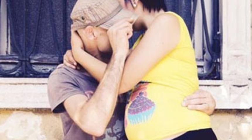 İki umutsuz &Ouml;zg&uuml;r, imkansız aşk ve bir bebek