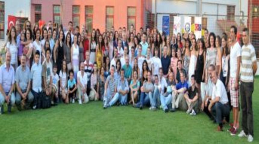 Avrupalı gen&ccedil;ler Bursa&rsquo;da T&uuml;rk halk danslarını &ouml;ğreniyor