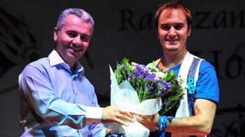 30 bin hayranı ile d&uuml;et yaptı