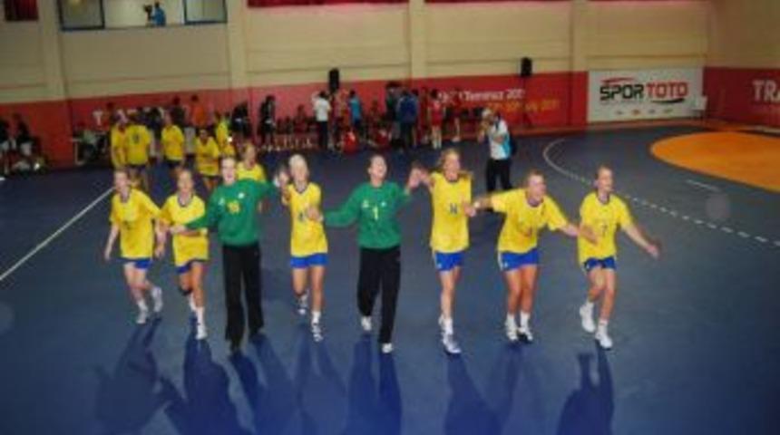 Bayanlar Hentbol m&uuml;sabakalarında İsve&ccedil;, T&uuml;rkiye&rsquo;yi 30-24 yendi