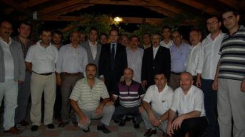 Alkışlar arasında veda etti