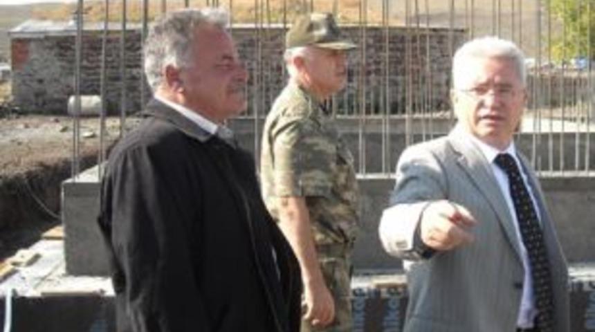 Tekmen, &Ccedil;ıldır'daki yatırımları denetledi