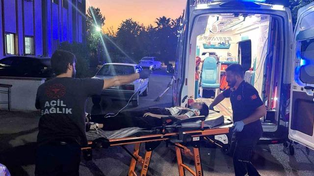 Yer: Adıyaman! Otomobil kaldırıma &ccedil;ıktı: 3 yaralı 1