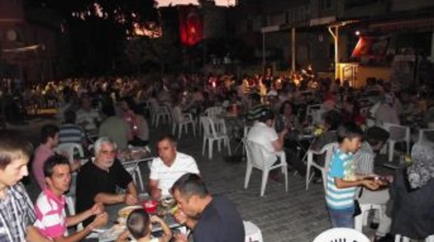 Mahalleliler imeceyle iftar veriyor