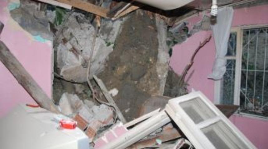 Evlerine yol &ccedil;&ouml;ken aile &ouml;l&uuml;mden d&ouml;nd&uuml;