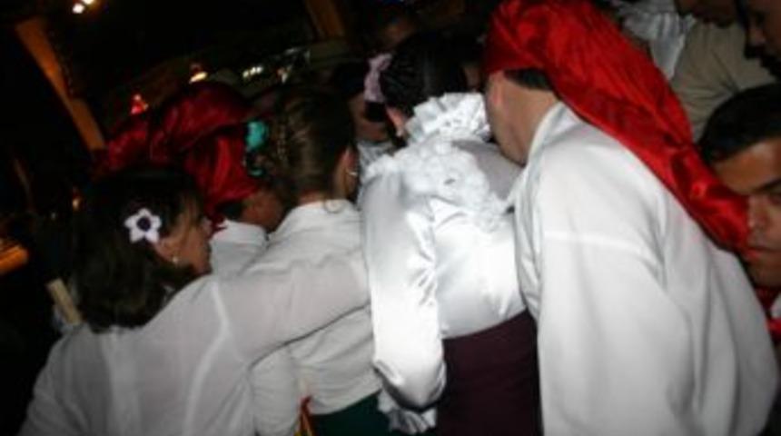 Ayasofya &ouml;n&uuml;nde dua ederek sahneye &ccedil;ıktılar