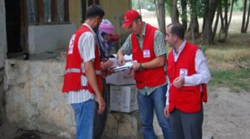 T&uuml;rk Kızılayı Patnos Şubesi'nden muhta&ccedil;lara yardım