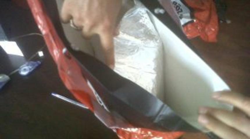 Folyolu kutuyla elektronik marketten eşya &ccedil;alan 5 kişi tutuklandı