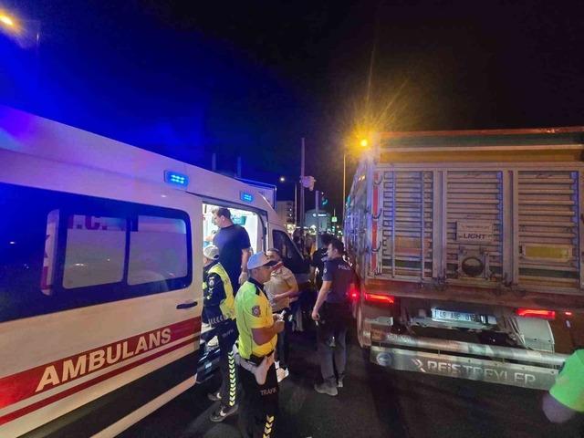 Bingöl’de otomobil ile tır çarpıştı: 5 yaralı 3