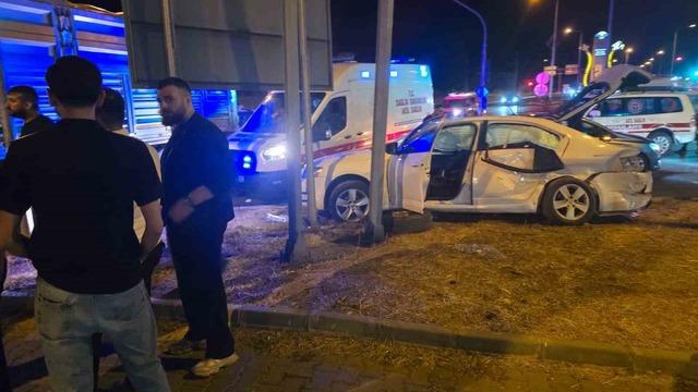 Bingöl’de otomobil ile tır çarpıştı: 5 yaralı