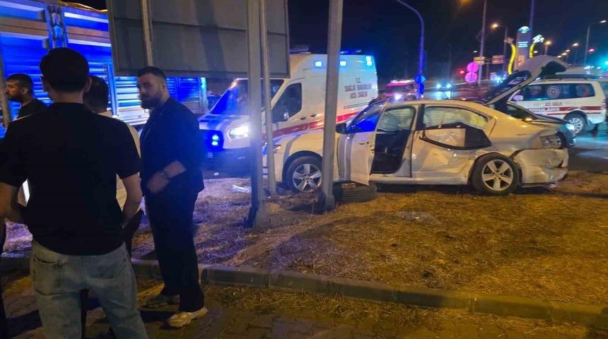Bing&ouml;l&rsquo;de otomobil ile tır &ccedil;arpıştı: 5 yaralı