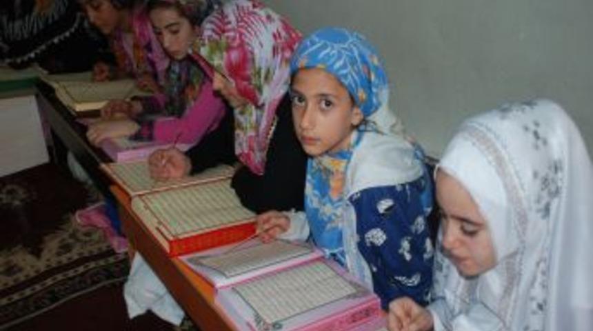 Kur'an kursu &ouml;ğrencilerinden Somali&rsquo;ye yardım eli uzandı