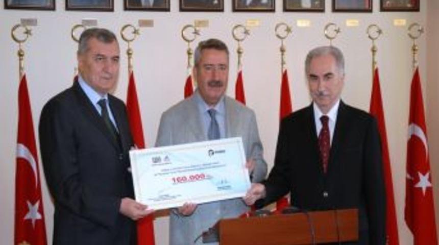 Petkim &ccedil;alışanlarından Somali'ye 160 bin lira