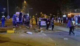 D&uuml;ğ&uuml;n d&ouml;n&uuml;ş&uuml; feci kaza! 21 yaralı