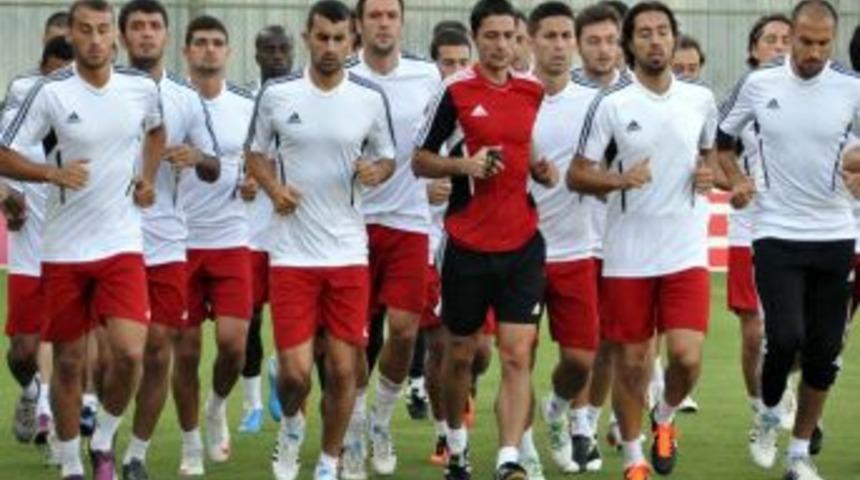 Tolunay Kafkas: Varşova&rsquo;ya gol yemeden gitmek istiyoruz