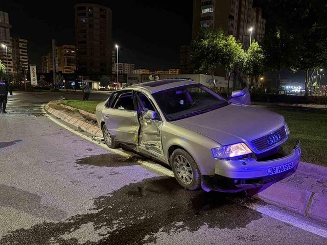 Kayseri&rsquo;de ticari taksi otomobil ile &ccedil;arpıştı: 1 yaralı 1