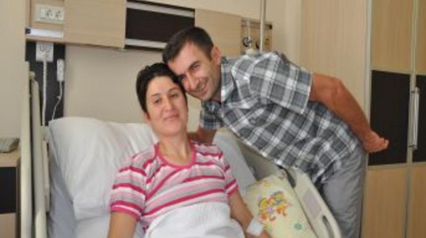 D&uuml;nyada ilk kez ana atar damara &ccedil;ift stent takıldı