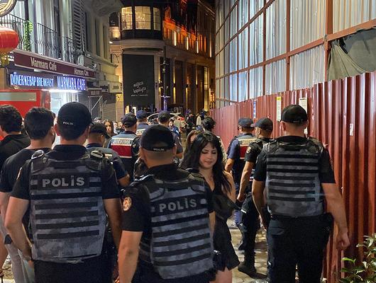 İstanbul'da 'Ailem G&uuml;vende' operasyonu! &Ccedil;ok sayıda mekanda arama yapıldı