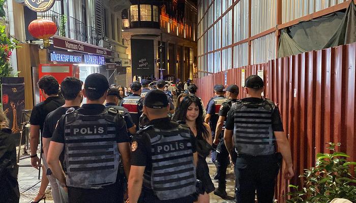 İstanbul'da 'Ailem G&uuml;vende' operasyonu! &Ccedil;ok sayıda mekanda arama yapıldı