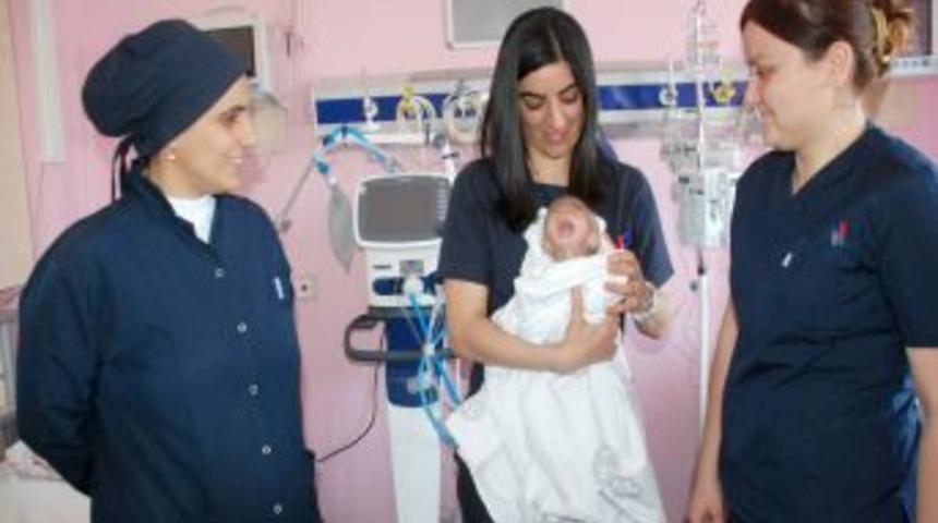 Ailesi 6 aylık hasta &ccedil;ocuğuna sahip &ccedil;ıkmıyor