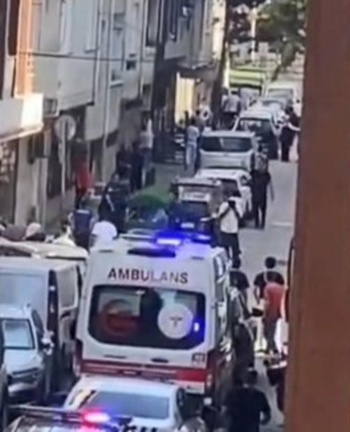 Yer: Sultangazi! Gelin alma t&ouml;reni tekmeli yumruklu kavgaya d&ouml;nd&uuml;... Polis biber gazı kullandı 2