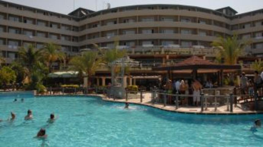 Manavgat'ta otel yangını kısa s&uuml;rede s&ouml;nd&uuml;r&uuml;ld&uuml;