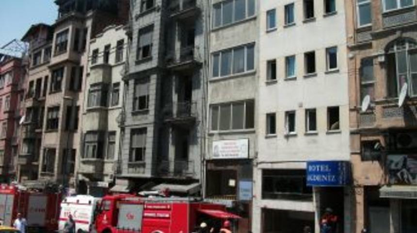 Otelde yangın korkuttu