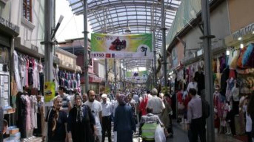 Bursa'da 7'den 70'e herkes i&ccedil;in alışveriş başladı