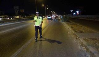 Manavgat&rsquo;ta motosiklet yayaya &ccedil;arptı: 1&rsquo;i ağır 2 yaralı