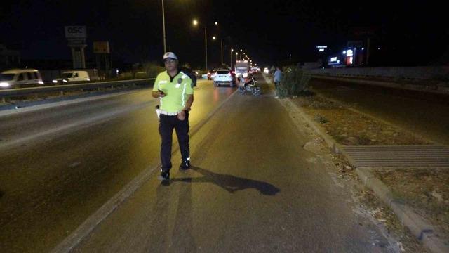 Manavgat’ta motosiklet yayaya çarptı: 1’i ağır 2 yaralı