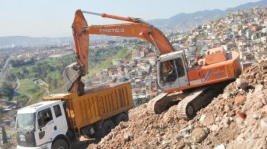 İzmir'de şehir d&ouml;n&uuml;ş&uuml;m&uuml;nde sıra G&uuml;r&ccedil;eşme'de