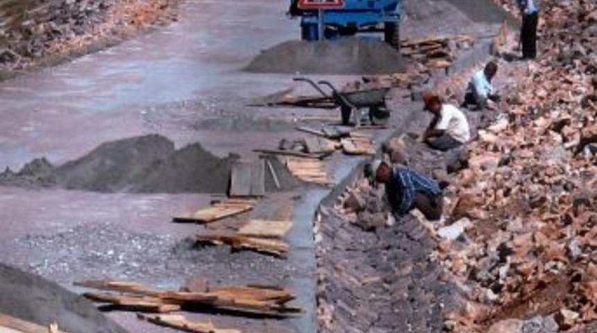 Nemrut yollarına 500 bin lira &ouml;denek