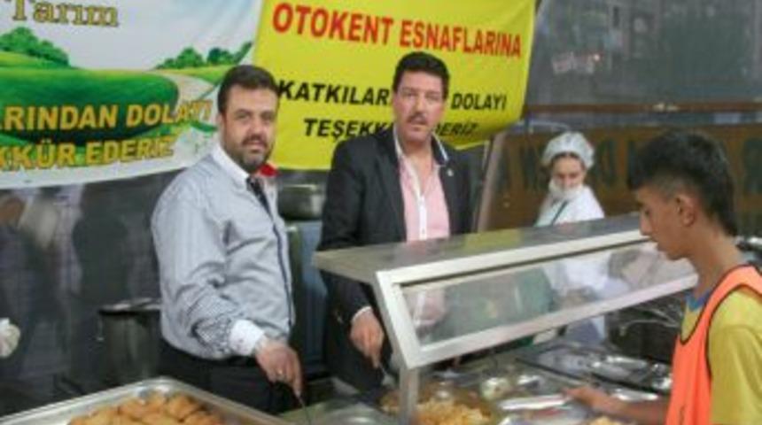 İzmir Otokent esnafı iftar verdi