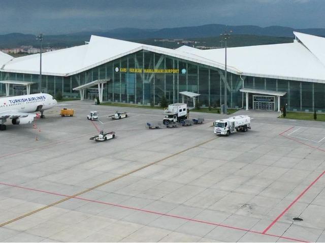 Kars Harakani Havalimanı&rsquo;nda 8 ayda 423 bin yolcu trafiği